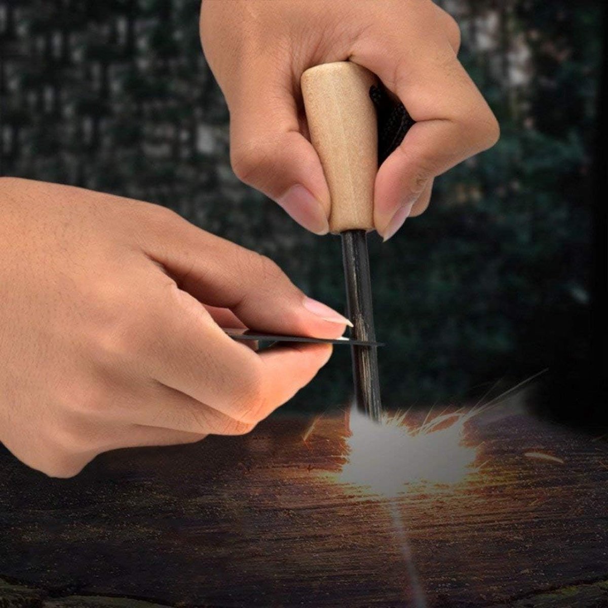 Magnesium Fire Starter with Saw Tool
